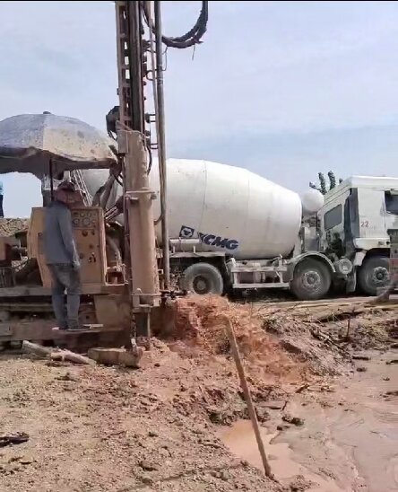 武穴岩石井施工